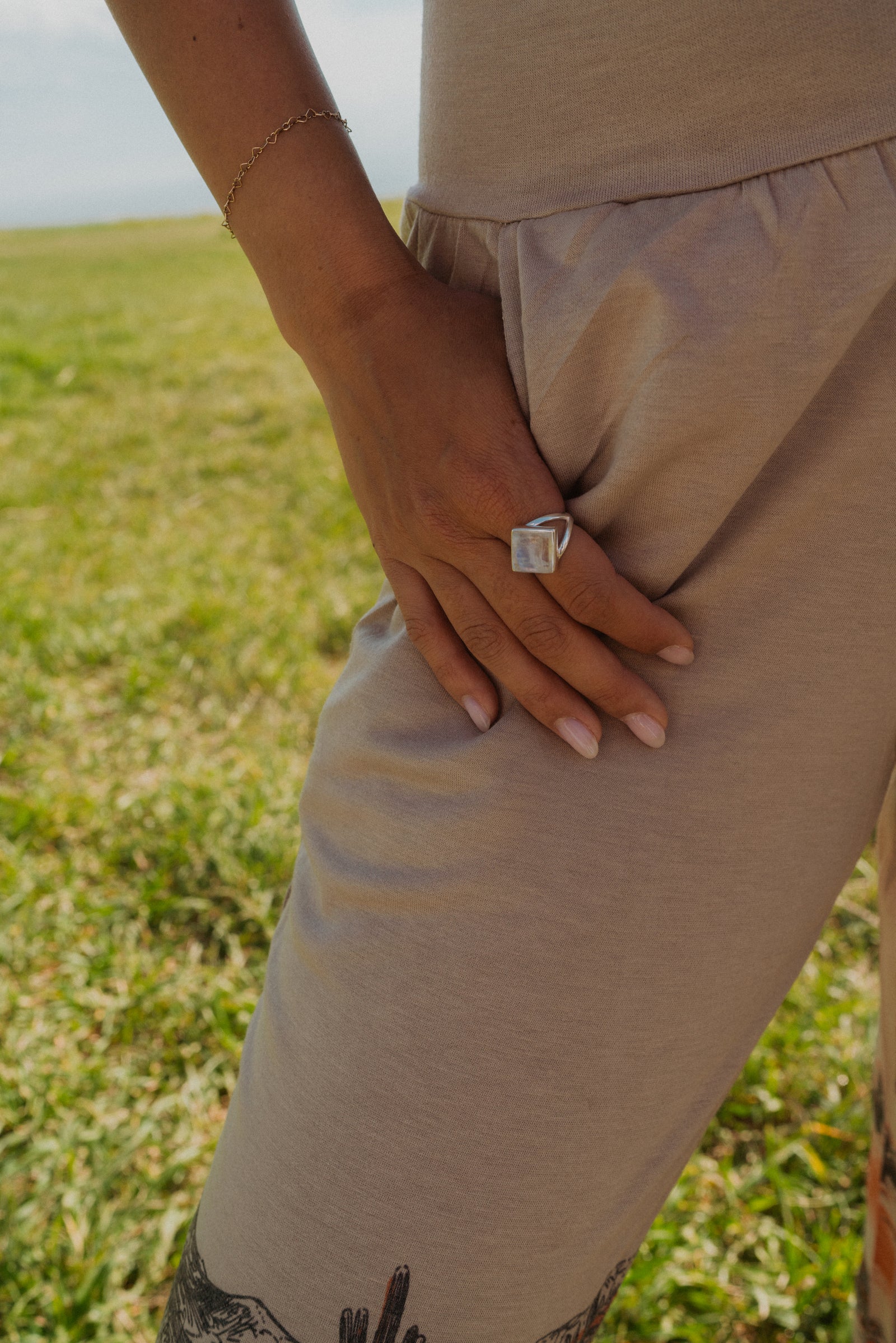 Nella Ring | Rainbow Moonstone