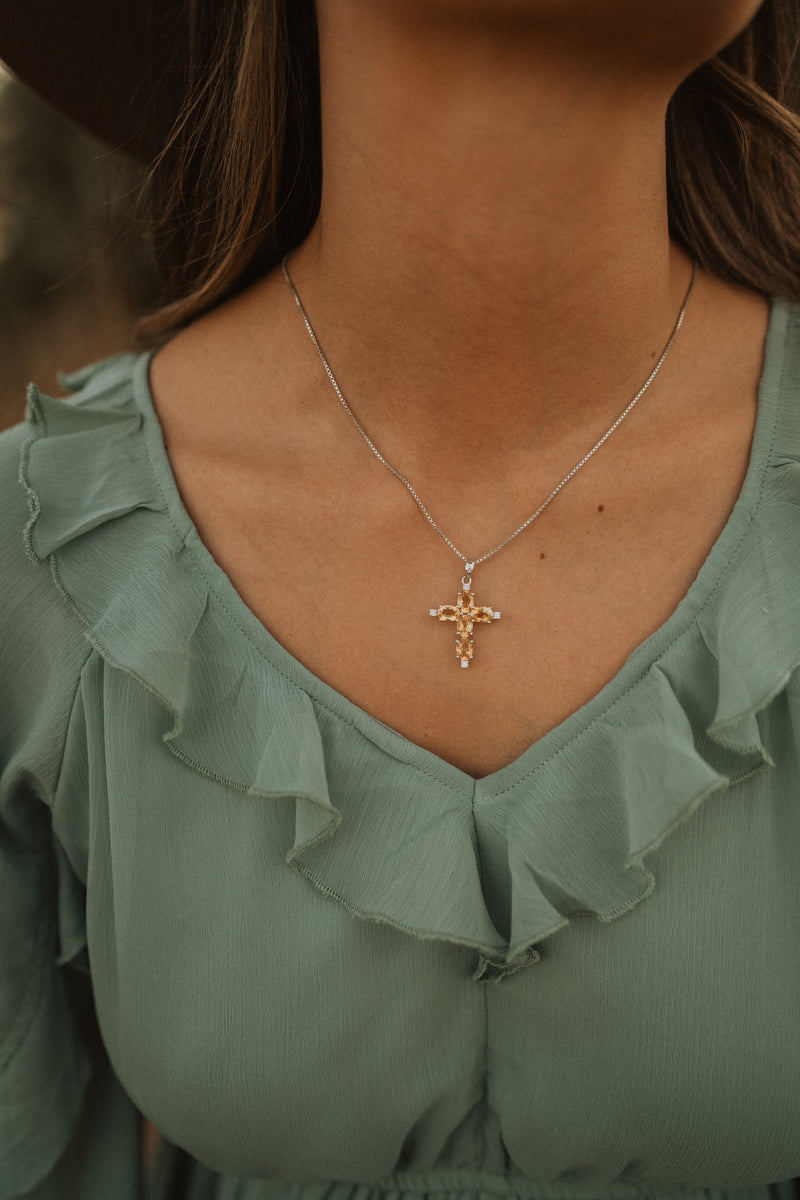 Vanzen Cross Necklace