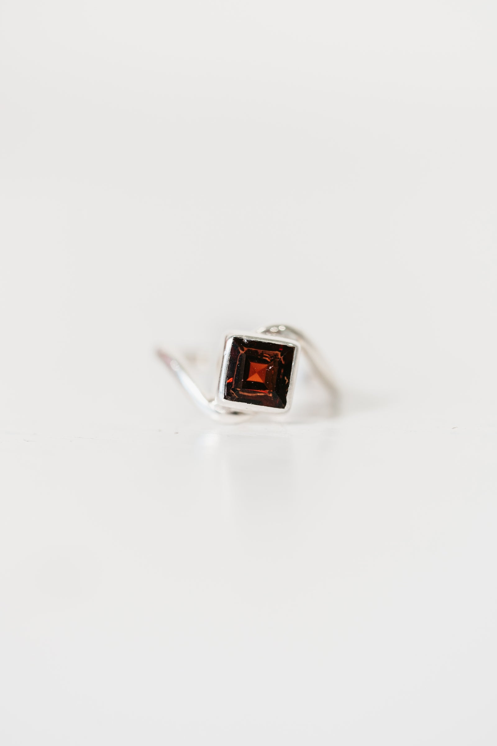 Leona Ring | Red Garnet