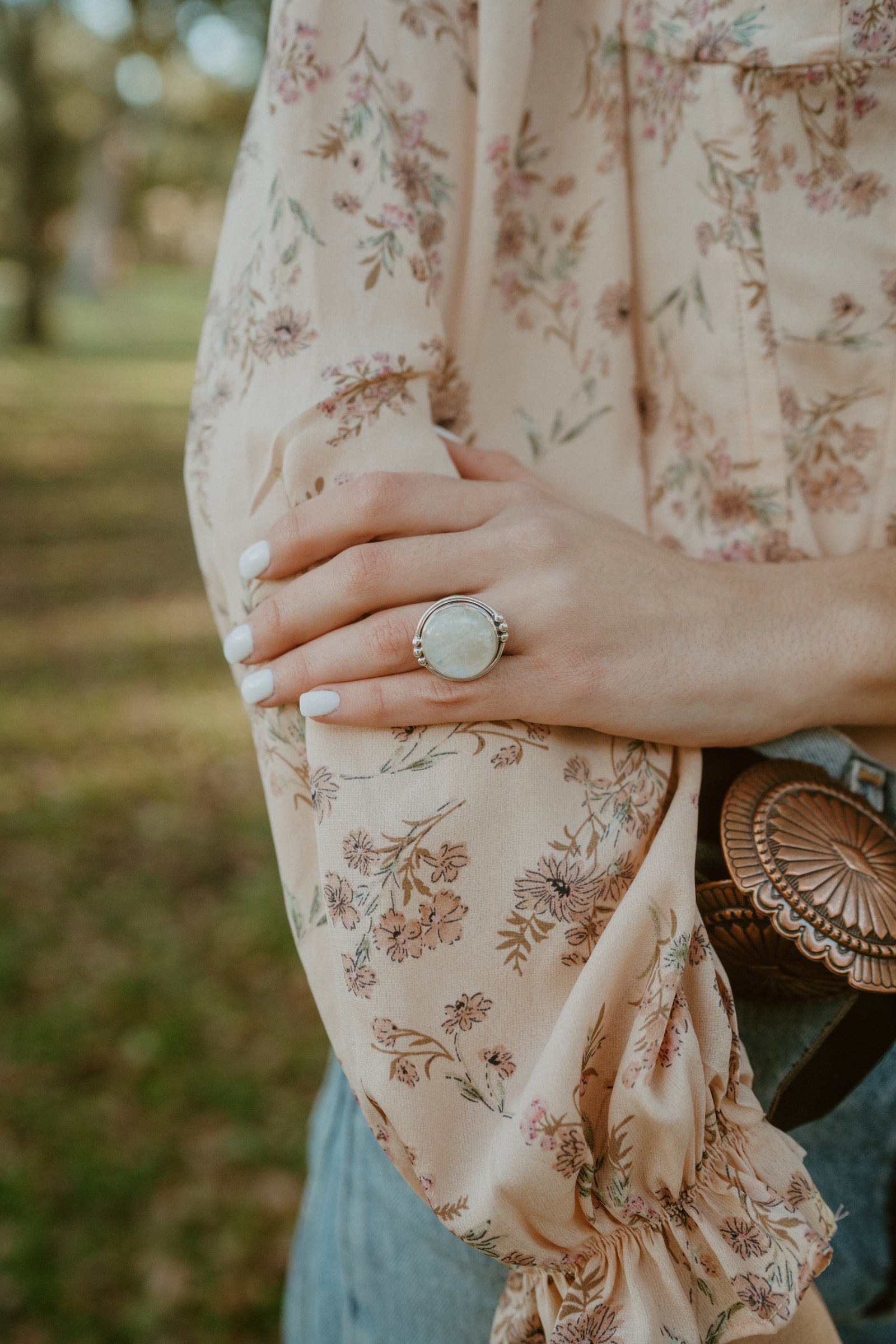 Vita Ring | Rainbow Moonstone