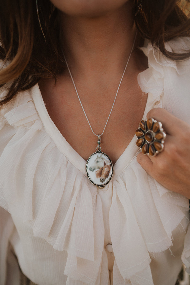 Los Caballos | Double Horse Head Pendant