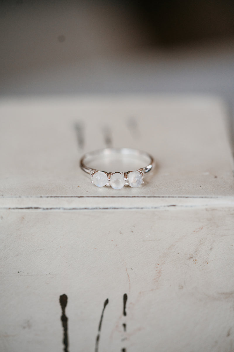 Kelm Ring | 3 Stone | Moonstone